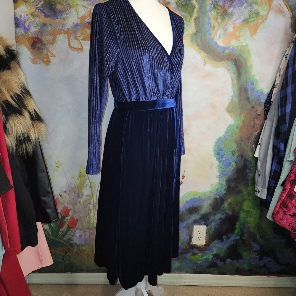 NWT Navy Blue and Silver BloomChic Velvety Wrap Top Swing Dress / Matching Belt